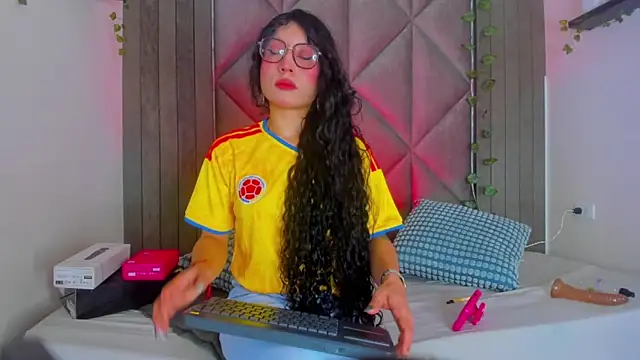 BriaConner  online show from 06-18-26, 02:56