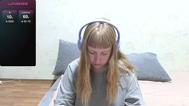 June shy0 online show from 07-08-26, 06:51