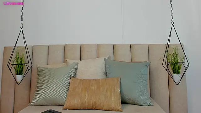 Olivia Collins1 online show from 12-29-24, 09:30