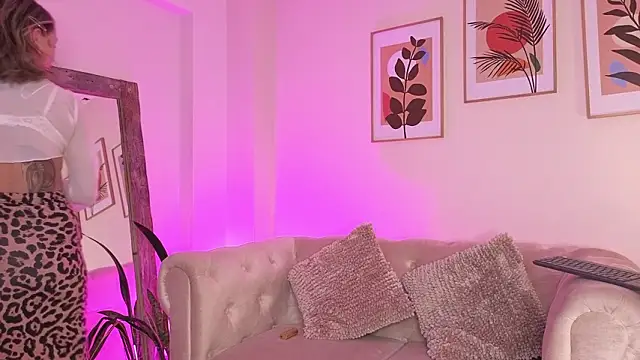 DahianaWalcott online show from 01-31-26, 08:07