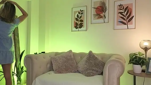 DahianaWalcott online show from 03-05-26, 05:20