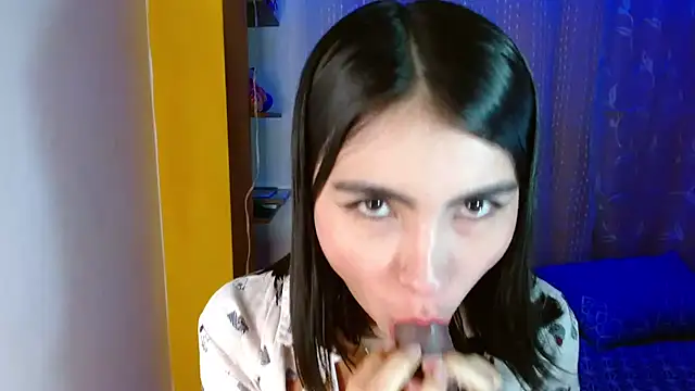 Snapshot of victoria-henaoo chatting on 12-15-24, 08:08 victoria-henaoo online show from 12-15-24, 08:08