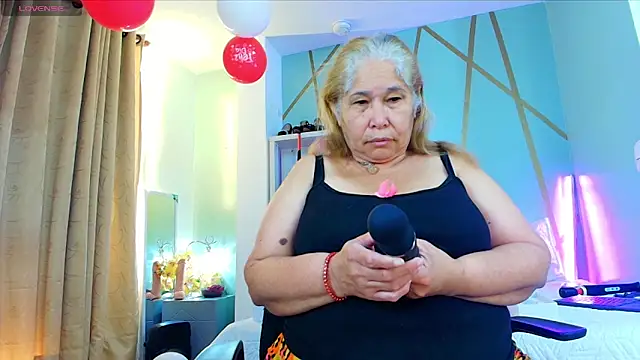 Snapshot of girl_amada chatting on 09-19-25, 03:52 girl amada online show from 09-19-25, 03:52