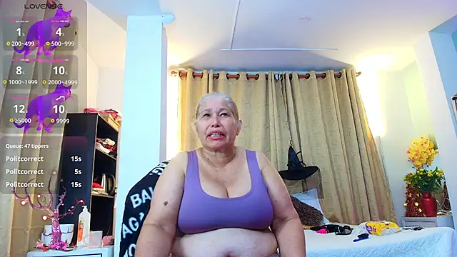 Snapshot of girl_amada chatting on 10-18-25, 09:32 girl amada online show from 10-18-25, 09:32