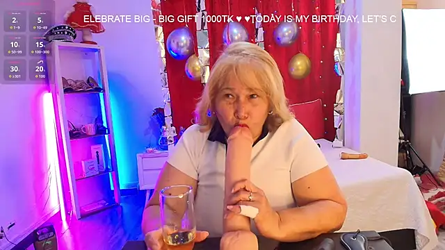 Snapshot of girl_amada chatting on 01-17-26, 06:00 girl amada online show from 01-17-26, 06:00