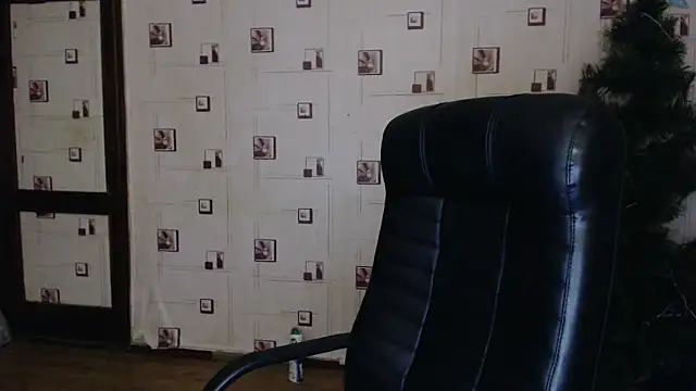 Snapshot of TasyaBigTTs chatting on 12-20-24, 03:53 TasyaBigTTs online show from 12-20-24, 03:53