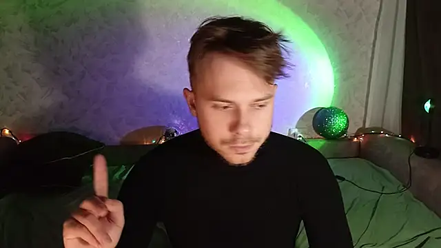 Snapshot of mike_peach chatting on 12-28-24, 08:04 mike peach online show from 12-28-24, 08:04