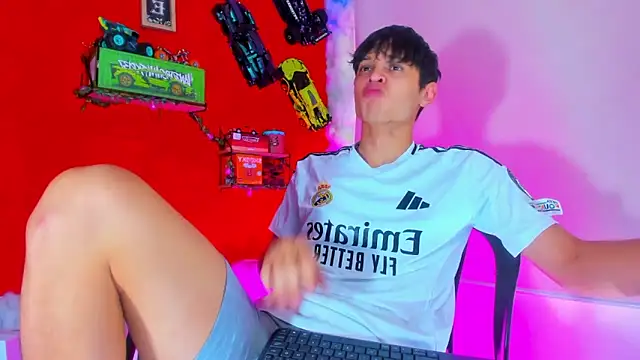 LilOwen  online show from 10-04-25, 07:01