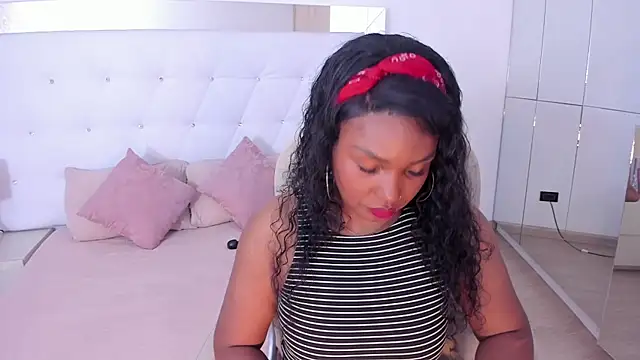 Isla Scott online show from 10-16-25, 11:33