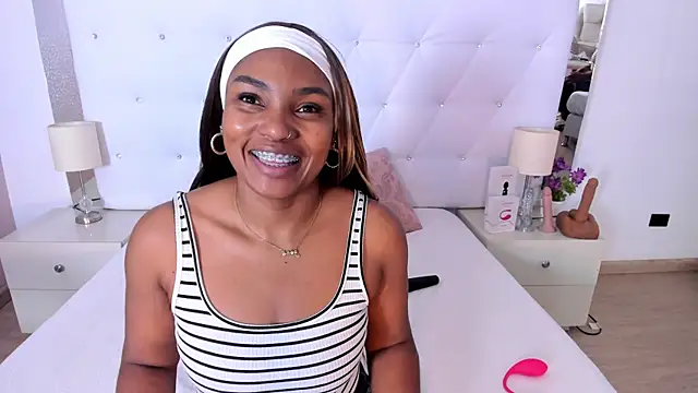 Isla Scott online show from 11-14-25, 11:31