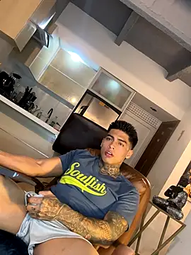 Snapshot of Dominiofit chatting on 11-10-25, 01:15 Dominiofit online show from 11-10-25, 01:15