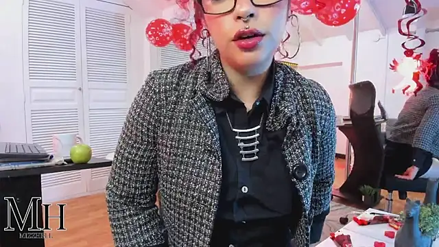 Snapshot of MizzHell chatting on 09-20-25, 01:34 MizzHell online show from 09-20-25, 01:34