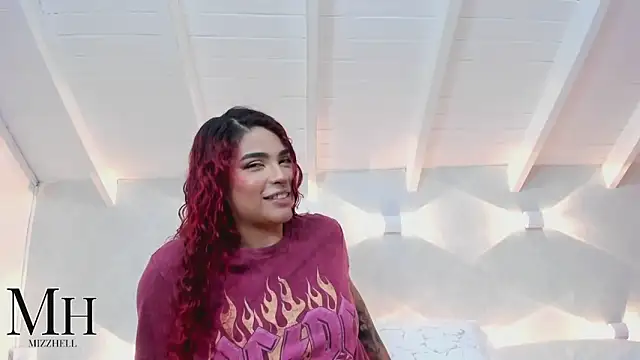 Snapshot of MizzHell chatting on 11-11-25, 12:38 MizzHell online show from 11-11-25, 12:38