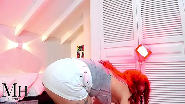 Snapshot of MizzHell chatting on 11-15-25, 12:45 MizzHell online show from 11-15-25, 12:45