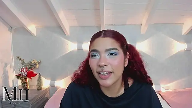 Snapshot of MizzHell chatting on 12-22-25, 04:09 MizzHell online show from 12-22-25, 04:09