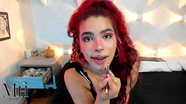 Snapshot of MizzHell chatting on 01-08-26, 04:37 MizzHell online show from 01-08-26, 04:37