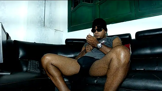 Deleon1995 online show from 12-17-24, 04:01