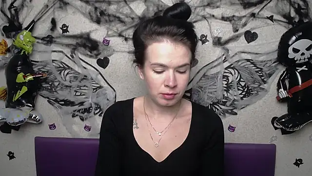 JasmineKouch online show from 10-31-25, 06:09