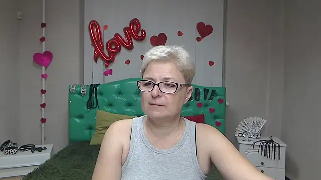 Snapshot of EmiliaGree chatting on 09-23-25, 05:05 EmiliaGree online show from 09-23-25, 05:05