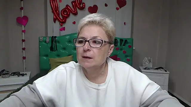 Snapshot of EmiliaGree chatting on 09-27-25, 05:07 EmiliaGree online show from 09-27-25, 05:07