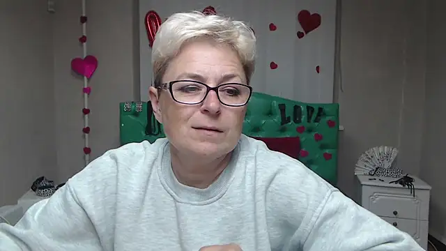 Snapshot of EmiliaGree chatting on 10-05-25, 05:00 EmiliaGree online show from 10-05-25, 05:00