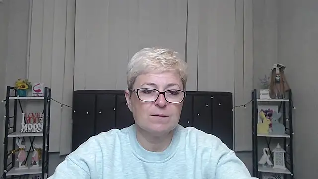 Snapshot of EmiliaGree chatting on 10-10-25, 05:06 EmiliaGree online show from 10-10-25, 05:06