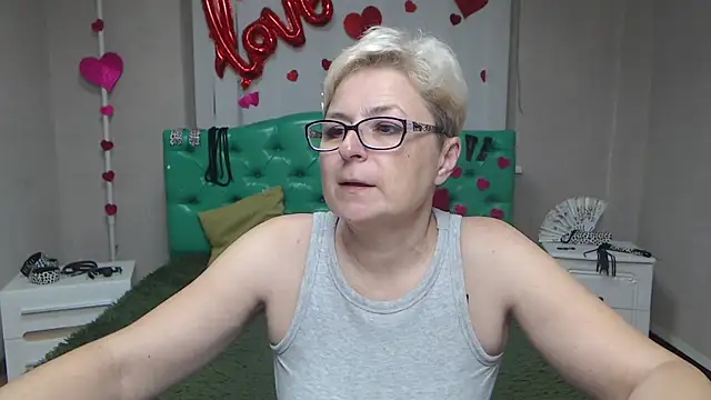 Snapshot of EmiliaGree chatting on 10-12-25, 05:06 EmiliaGree online show from 10-12-25, 05:06