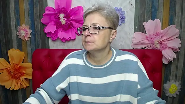 Snapshot of EmiliaGree chatting on 10-17-25, 11:13 EmiliaGree online show from 10-17-25, 11:13