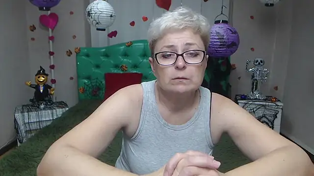 Snapshot of EmiliaGree chatting on 10-29-25, 06:09 EmiliaGree online show from 10-29-25, 06:09