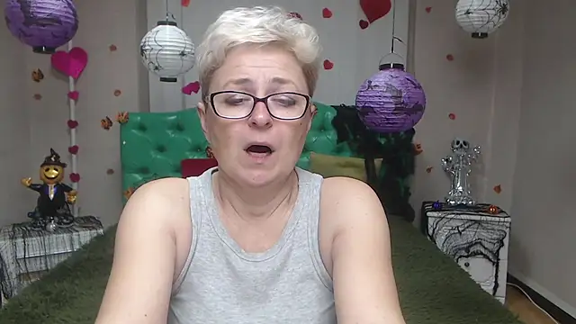 Snapshot of EmiliaGree chatting on 11-03-25, 06:09 EmiliaGree online show from 11-03-25, 06:09