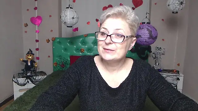 Snapshot of EmiliaGree chatting on 11-14-25, 06:06 EmiliaGree online show from 11-14-25, 06:06