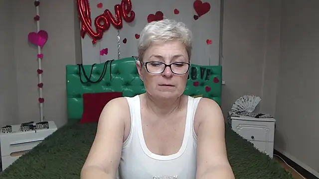 Snapshot of EmiliaGree chatting on 11-18-25, 06:12 EmiliaGree online show from 11-18-25, 06:12