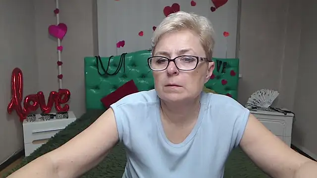 Snapshot of EmiliaGree chatting on 11-24-25, 06:07 EmiliaGree online show from 11-24-25, 06:07