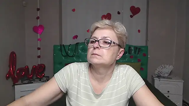 Snapshot of EmiliaGree chatting on 12-01-25, 06:02 EmiliaGree online show from 12-01-25, 06:02