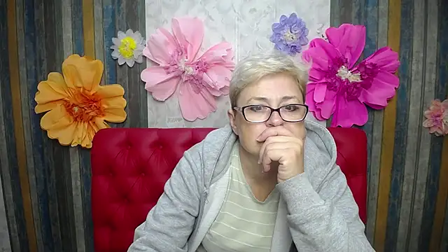 Snapshot of EmiliaGree chatting on 12-05-25, 06:15 EmiliaGree online show from 12-05-25, 06:15