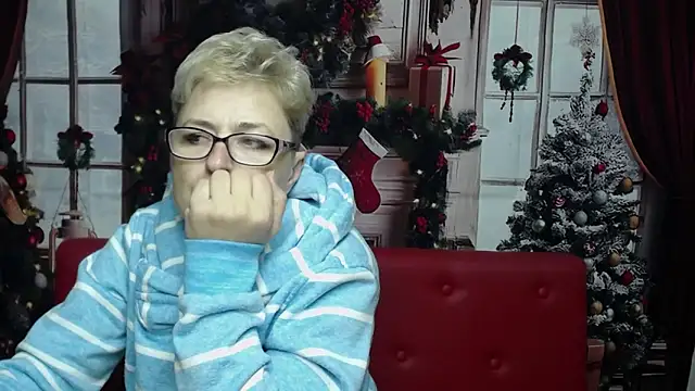 Snapshot of EmiliaGree chatting on 12-17-25, 06:14 EmiliaGree online show from 12-17-25, 06:14