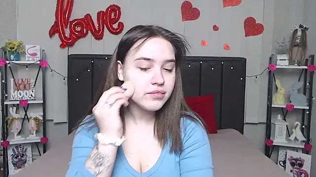 LauraHlot online show from 02-26-25, 06:11