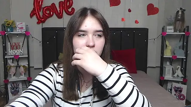 LauraHlot online show from 03-08-25, 12:52