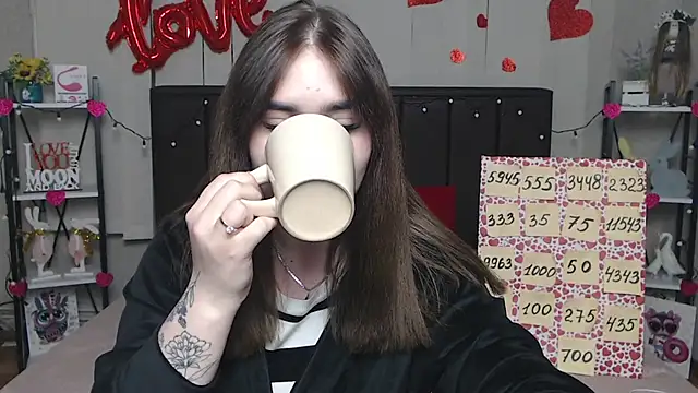 LauraHlot online show from 03-17-25, 12:19