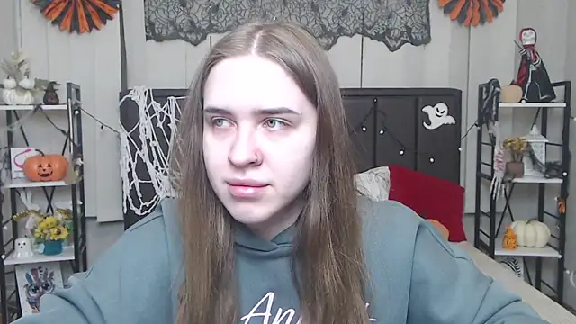 LauraHlot online show from 10-29-25, 06:42