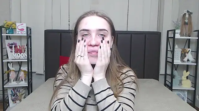 LauraHlot online show from 12-05-25, 06:15