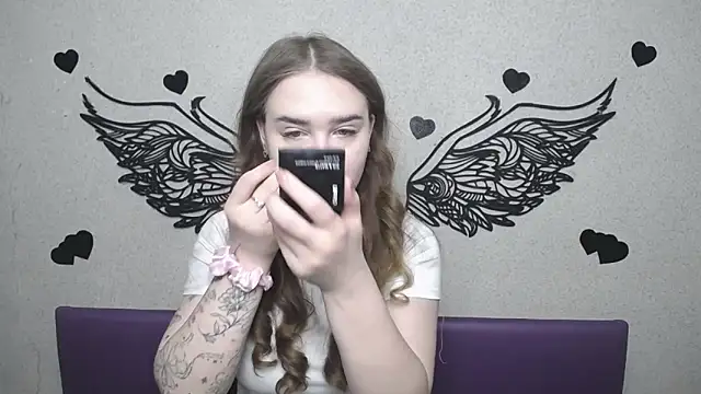 LauraHlot online show from 04-29-26, 06:06