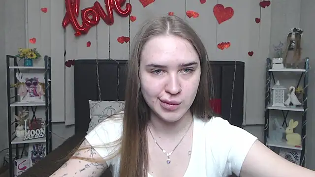 Snapshot of LauraHlot chatting on 05-01-26, 05:39 LauraHlot online show from 05-01-26, 05:39