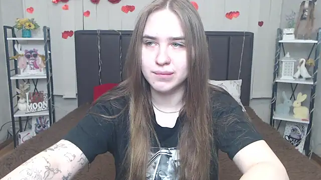 Snapshot of LauraHlot chatting on 05-14-26, 05:31 LauraHlot online show from 05-14-26, 05:31