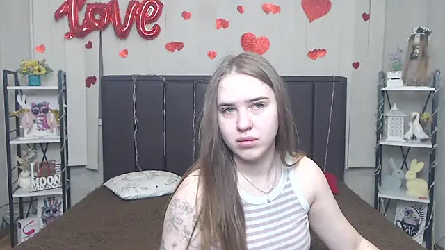 Snapshot of LauraHlot chatting on 05-20-26, 06:08 LauraHlot online show from 05-20-26, 06:08