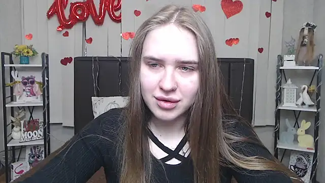 Snapshot of LauraHlot chatting on 05-29-26, 05:38 LauraHlot online show from 05-29-26, 05:38