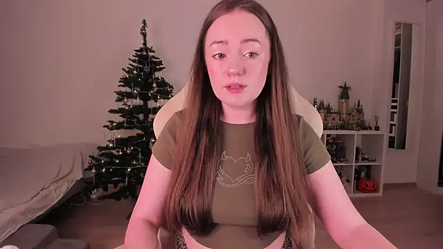 Snapshot of WalkingGirl chatting on 12-18-25, 07:20 WalkingGirl online show from 12-18-25, 07:20