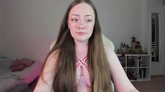 Snapshot of WalkingGirl chatting on 02-14-26, 12:29 WalkingGirl online show from 02-14-26, 12:29