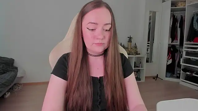 WalkingGirl online show from 07-13-26, 10:18