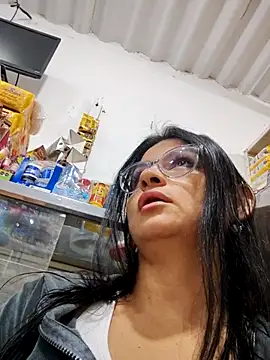 Snapshot of Linda_Lars chatting on 12-15-25, 03:33 Linda Lars online show from 12-15-25, 03:33